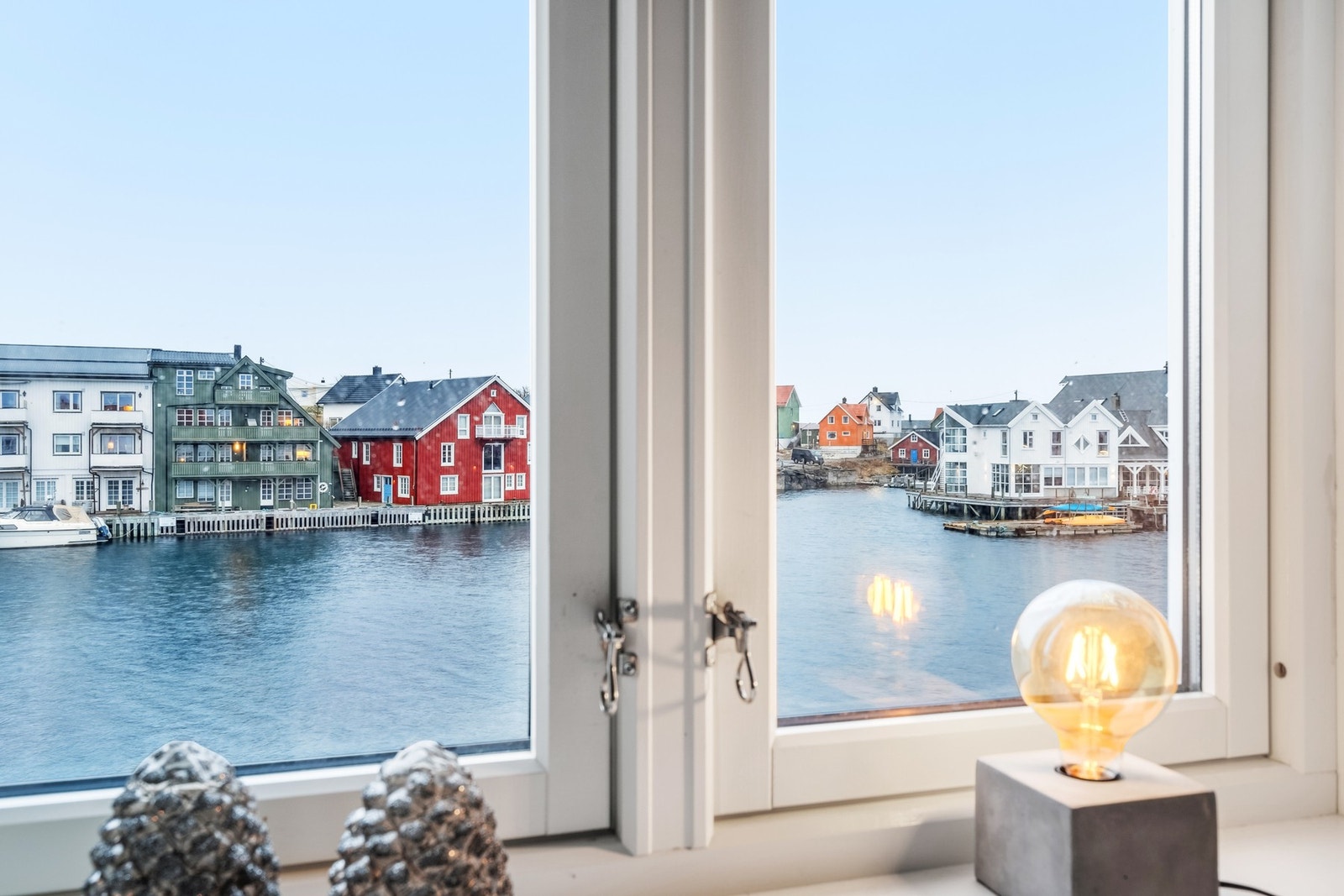 Den flotte utsikten kan nytes dirkete fra sofakroken. Galleribilde