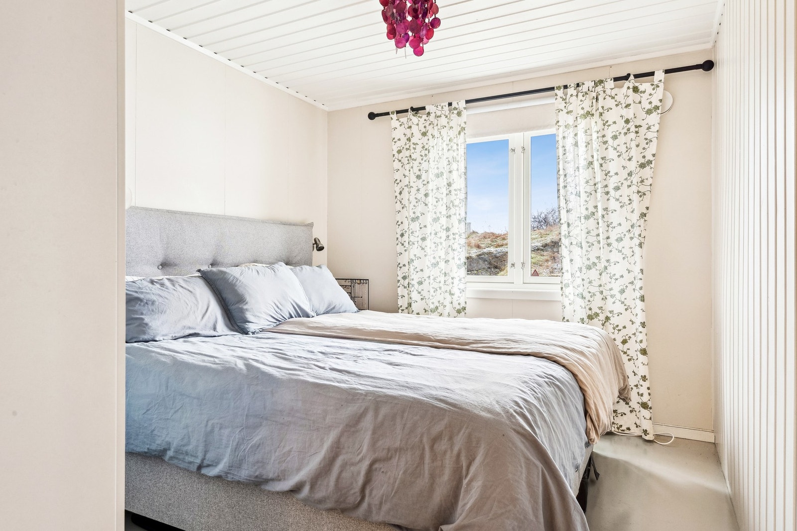 Soverom 1 som har tilknytning til eget bad. Galleribilde