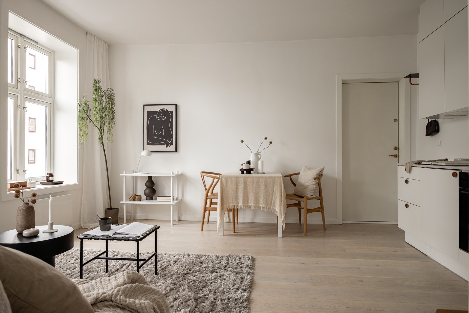 Meget pent oppusset leilighet med gjennomgående moderne standard. Galleribilde