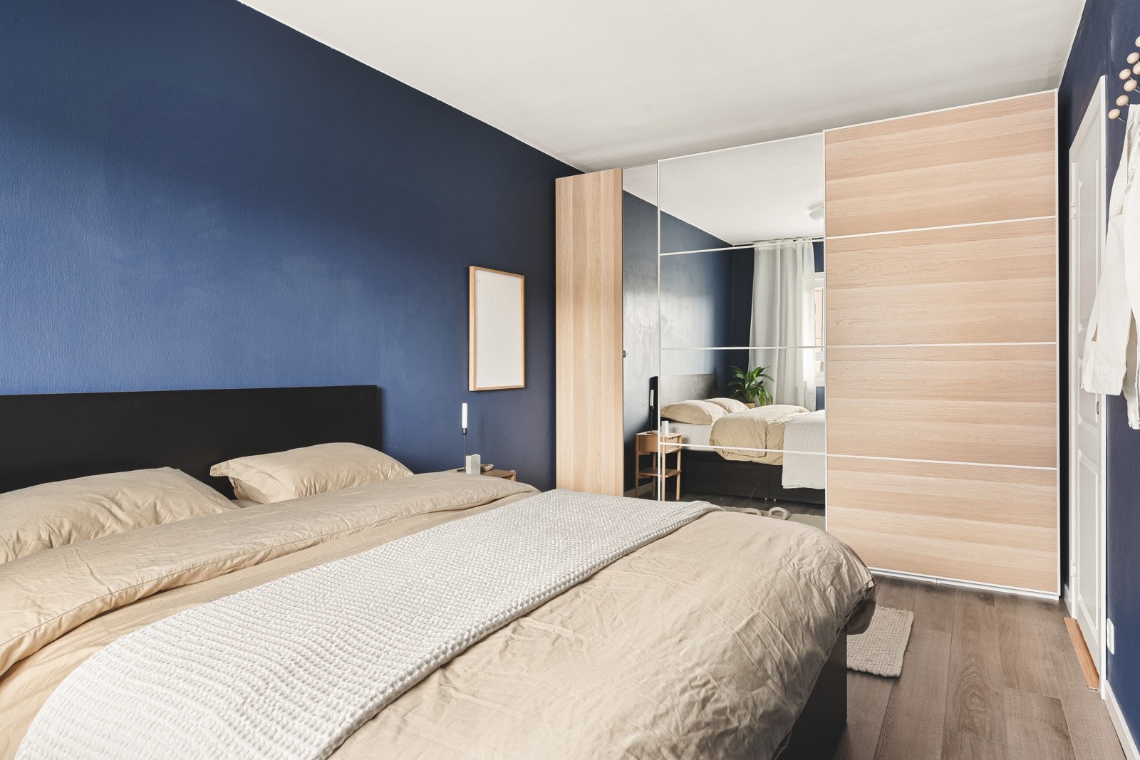 Rommet ble oppusset i 2023 med nytt gulv, maling av overflater og ny garderobeløsning. Galleribilde