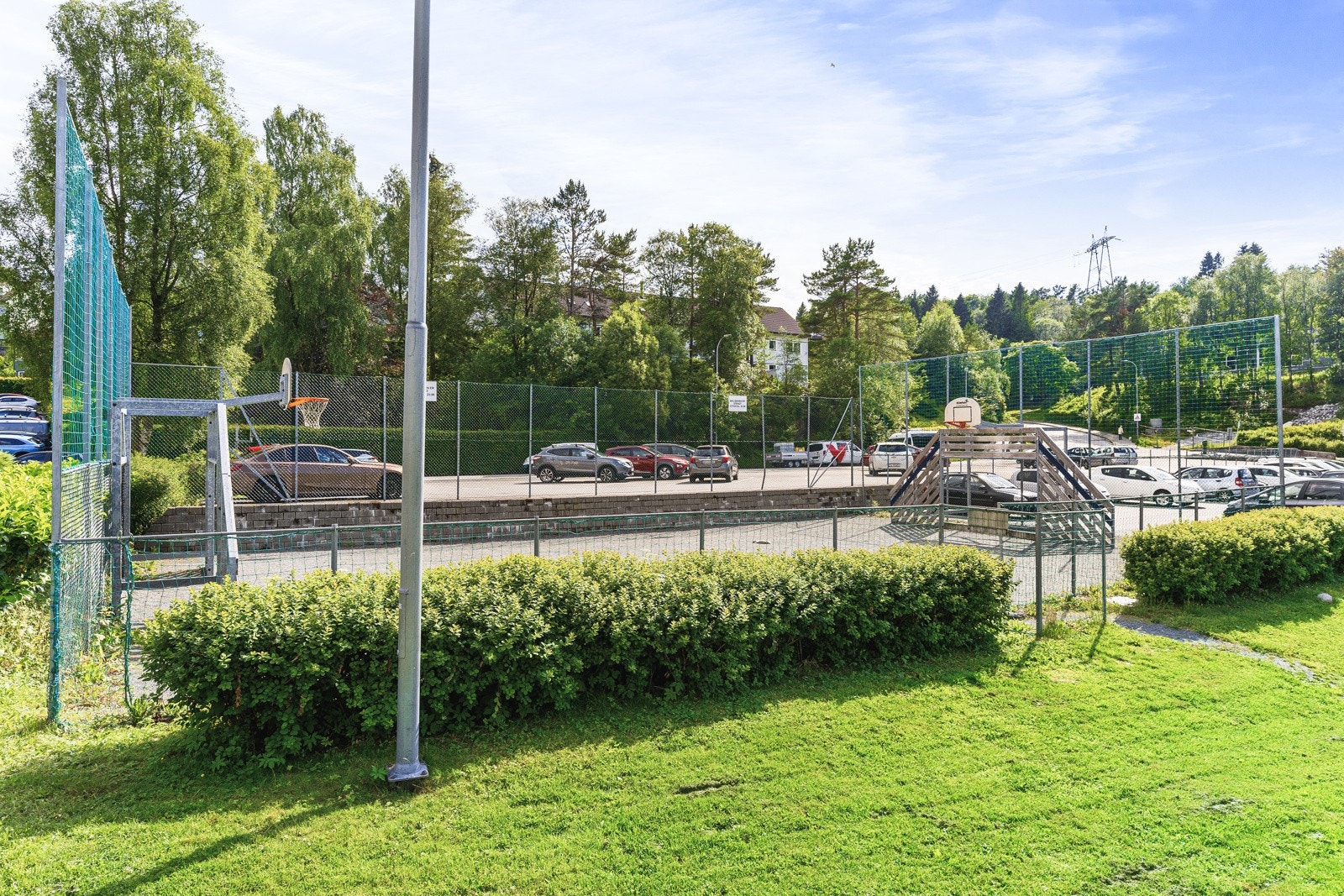 Borettslaget har ballbinge på egen tomt. Galleribilde