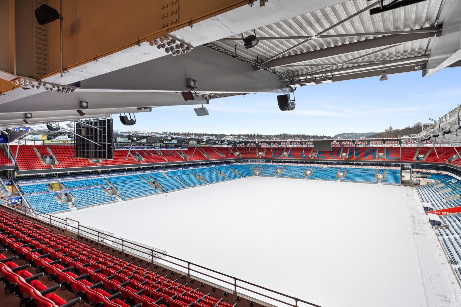 Det er mulig for ny leietaker å bli med i "Klubb Ullevaal" som gir tilgang til "vip" billetter & enkel servering til landskampene. Galleribilde