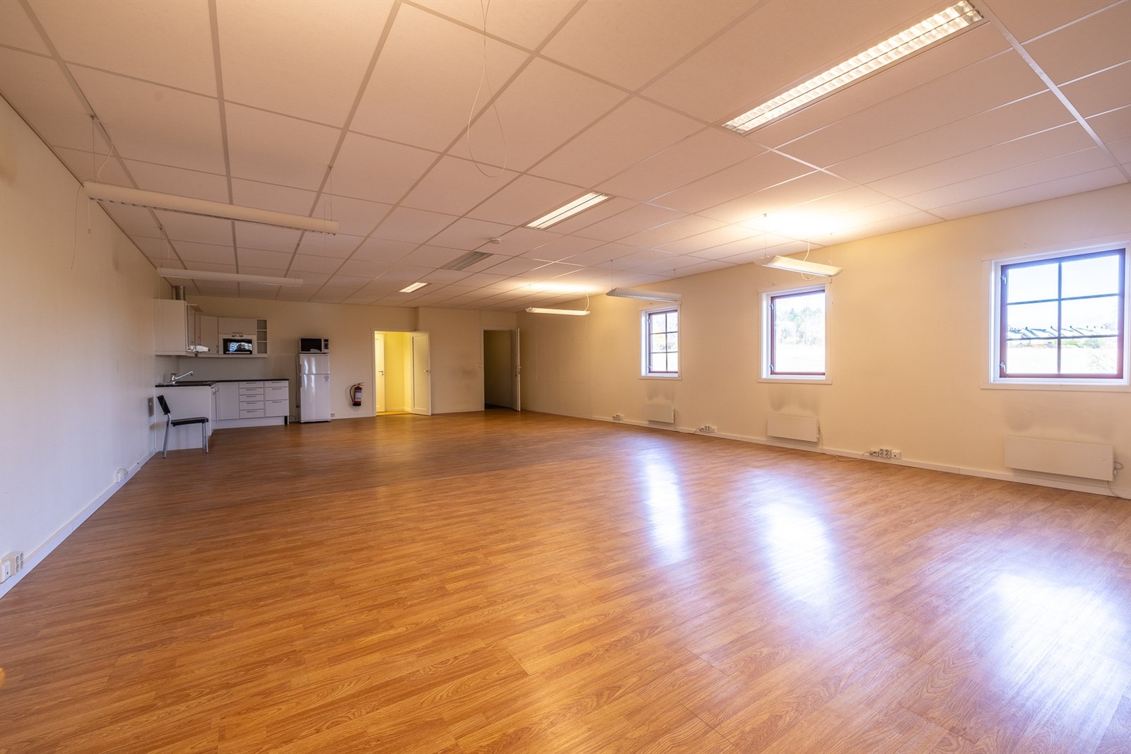 Åpent landskap/spiserom/kjøkken i 2. etasje. Galleribilde