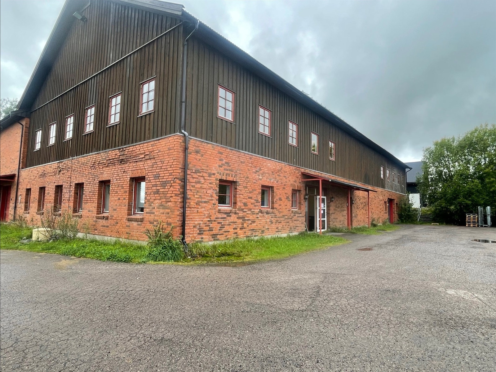 Eiendommen utvendig. Galleribilde