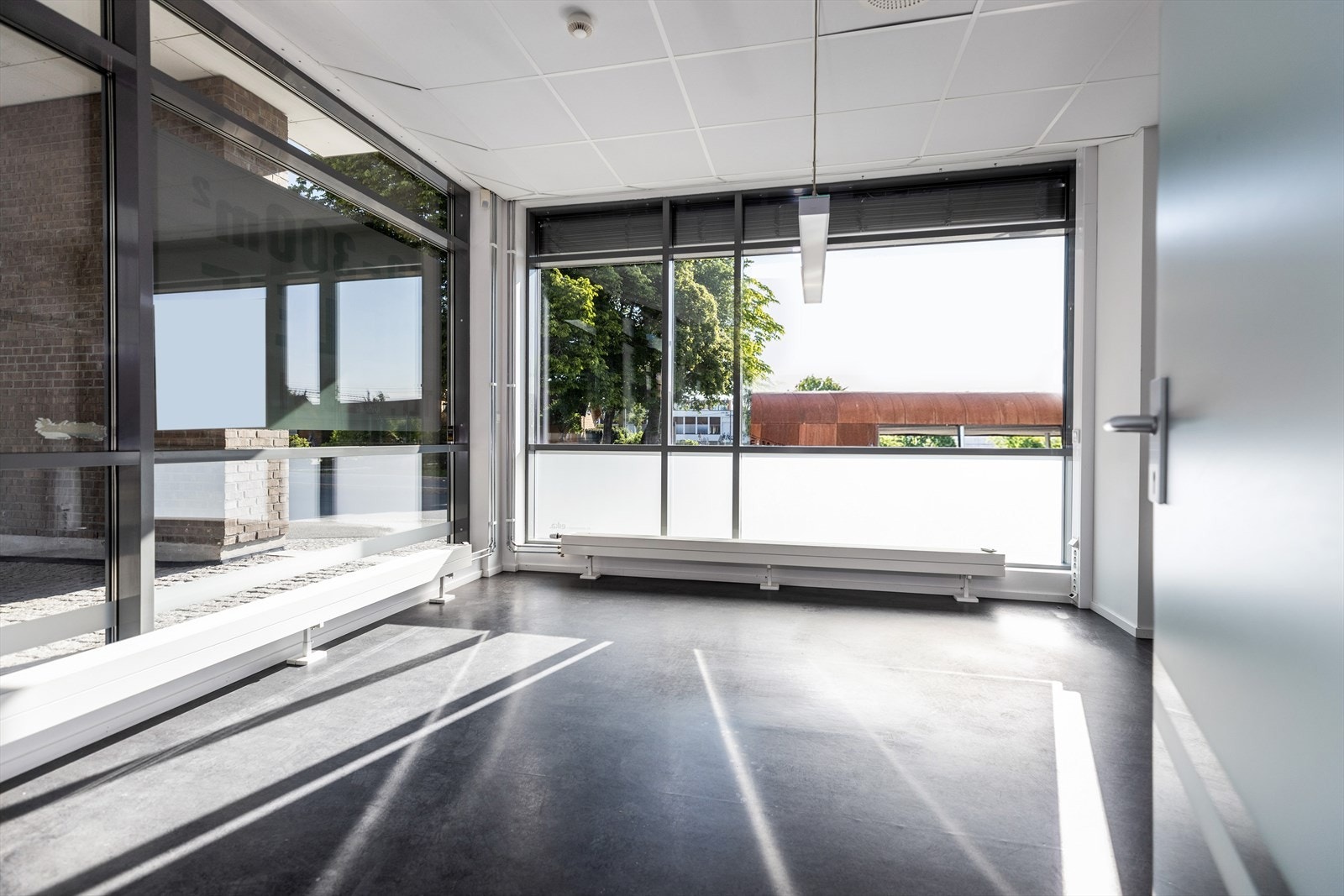 7 kontorer - oppvarming ved radiatorer tilkoblet fjernvarmeanlegg. Galleribilde