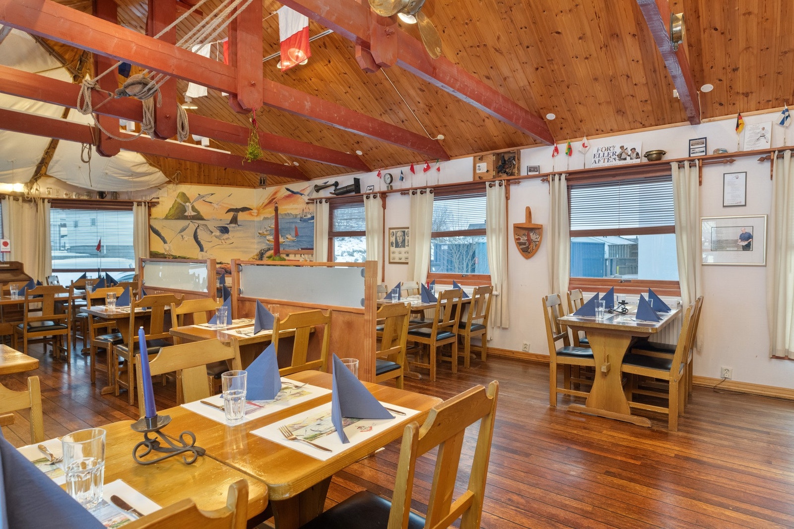 Innvendig av restaurant. Galleribilde