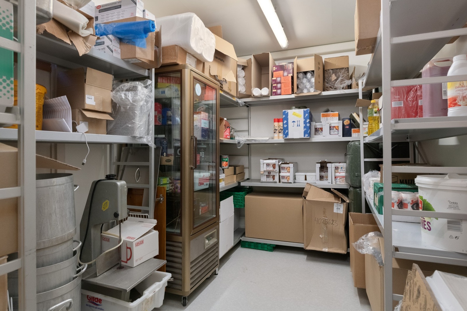 Lagerrom. Galleribilde