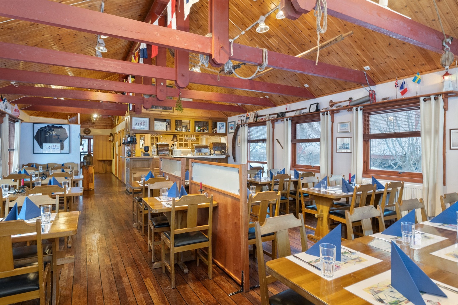 Innvendig av restaurant. Galleribilde