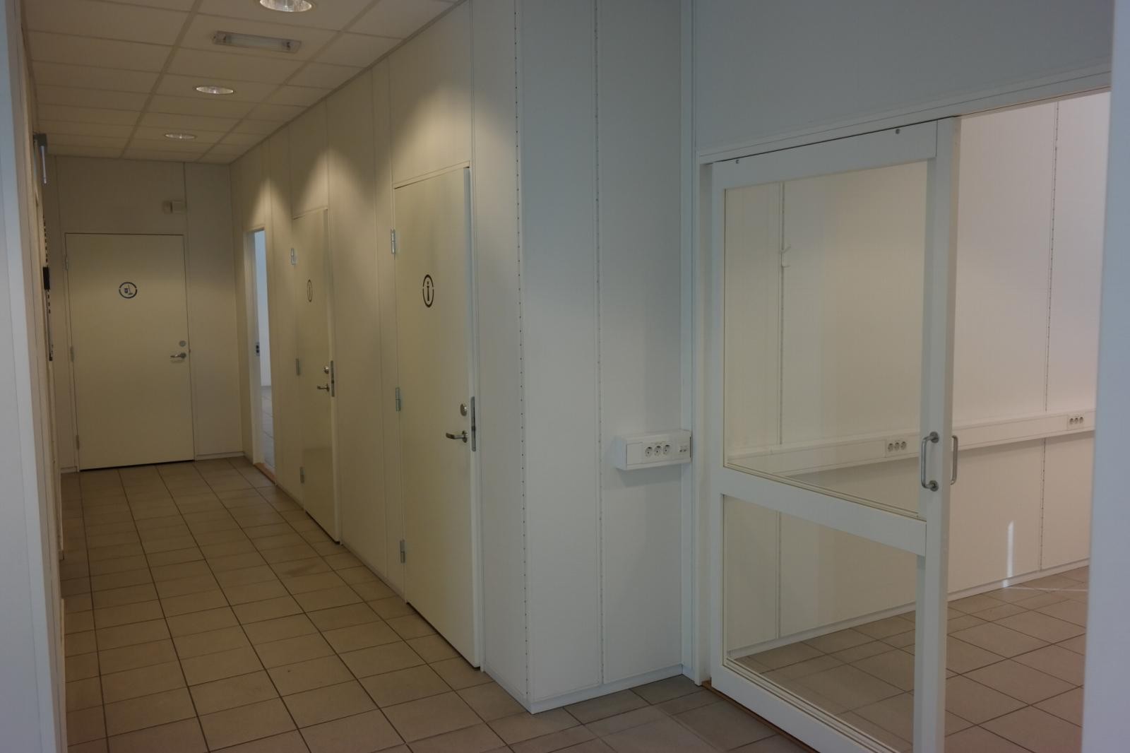 Gangareal mot møte- og spiserom. Galleribilde