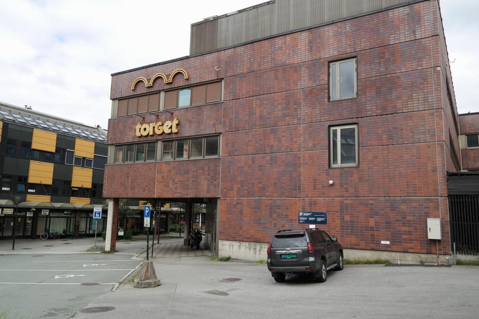 Endevegg ved innkjøring bakgård. Galleribilde