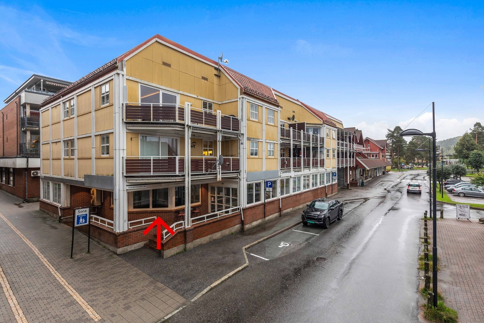 Sørmegleren næring har gleden av å presentere for leie en næringsseksjon "midt" i Vennesla sentrum. Seksjonen er på gateplan og er på 176 m2. Galleribilde