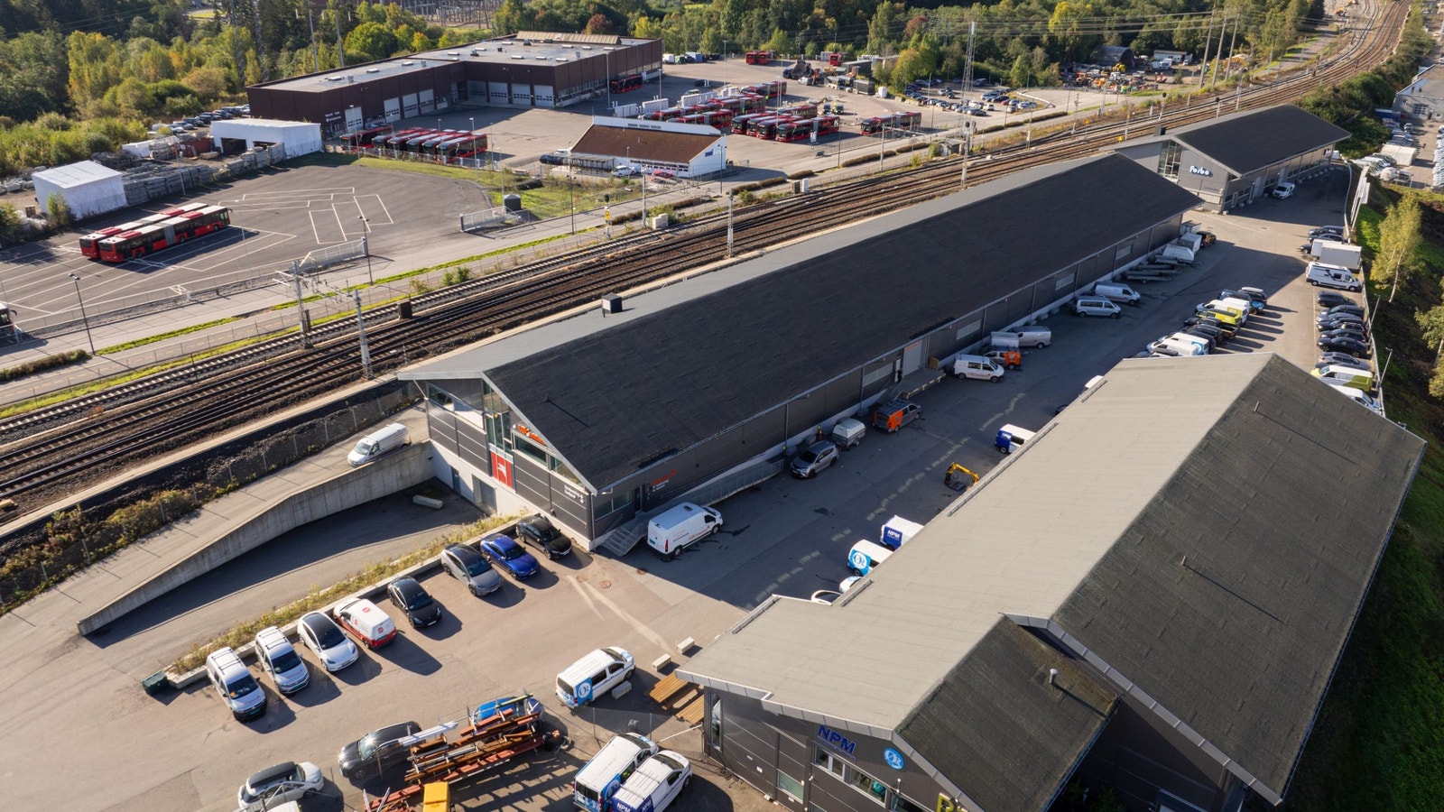 Lageret har i dag 1 port på hver sin side av lokalet, og det er muligheter for å etablere flere Galleribilde