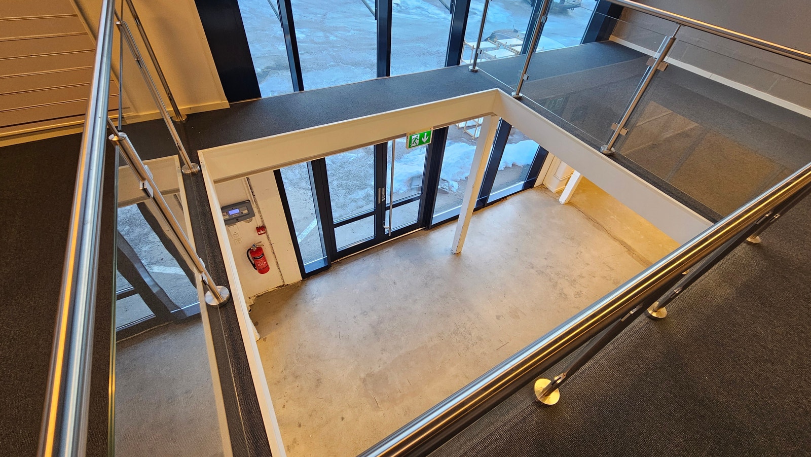 Åpent mellom 1. og 2. etg ved inngangspartiet Galleribilde