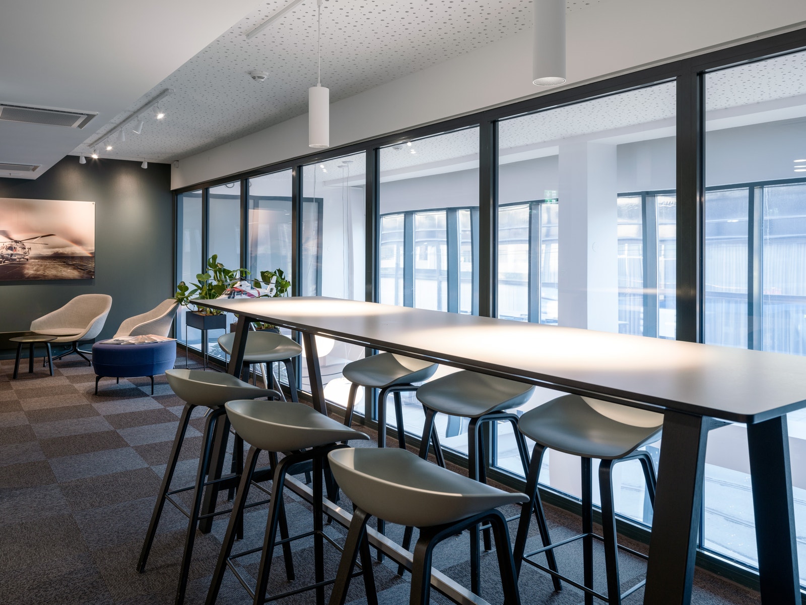 Flotte overflater og moderne innredning. Galleribilde