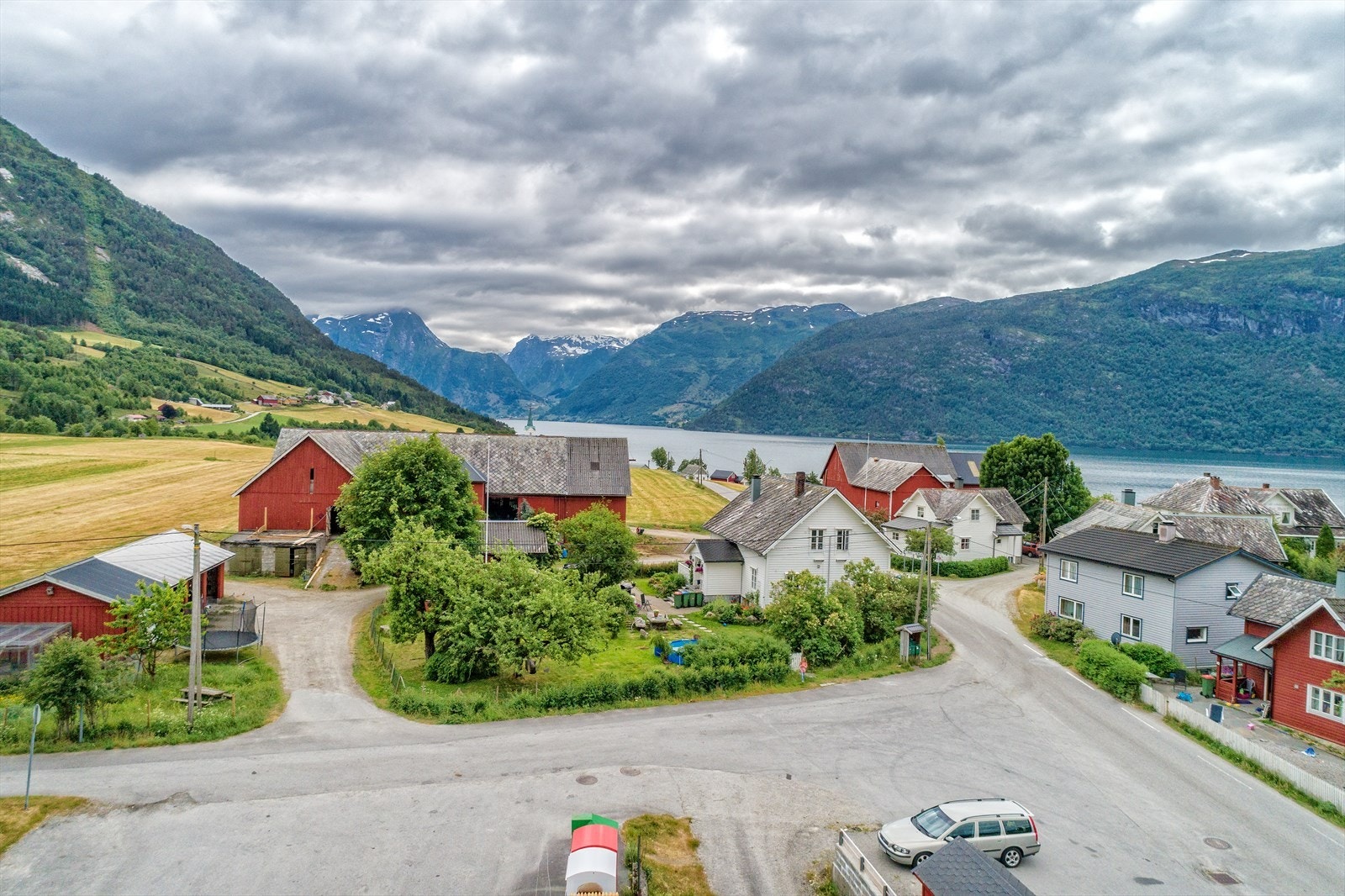 Reed er ei flott bygd og kort veg til både fjord og fjell Galleribilde