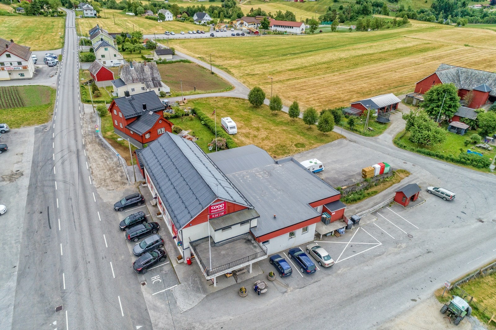God tilkomst, lasterampe på vestsida og god nedkøyring til kjellaren Galleribilde