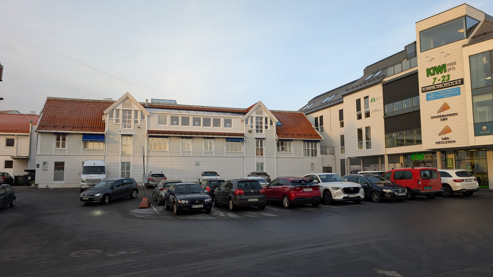Parkeringsplassen utenfor Galleribilde