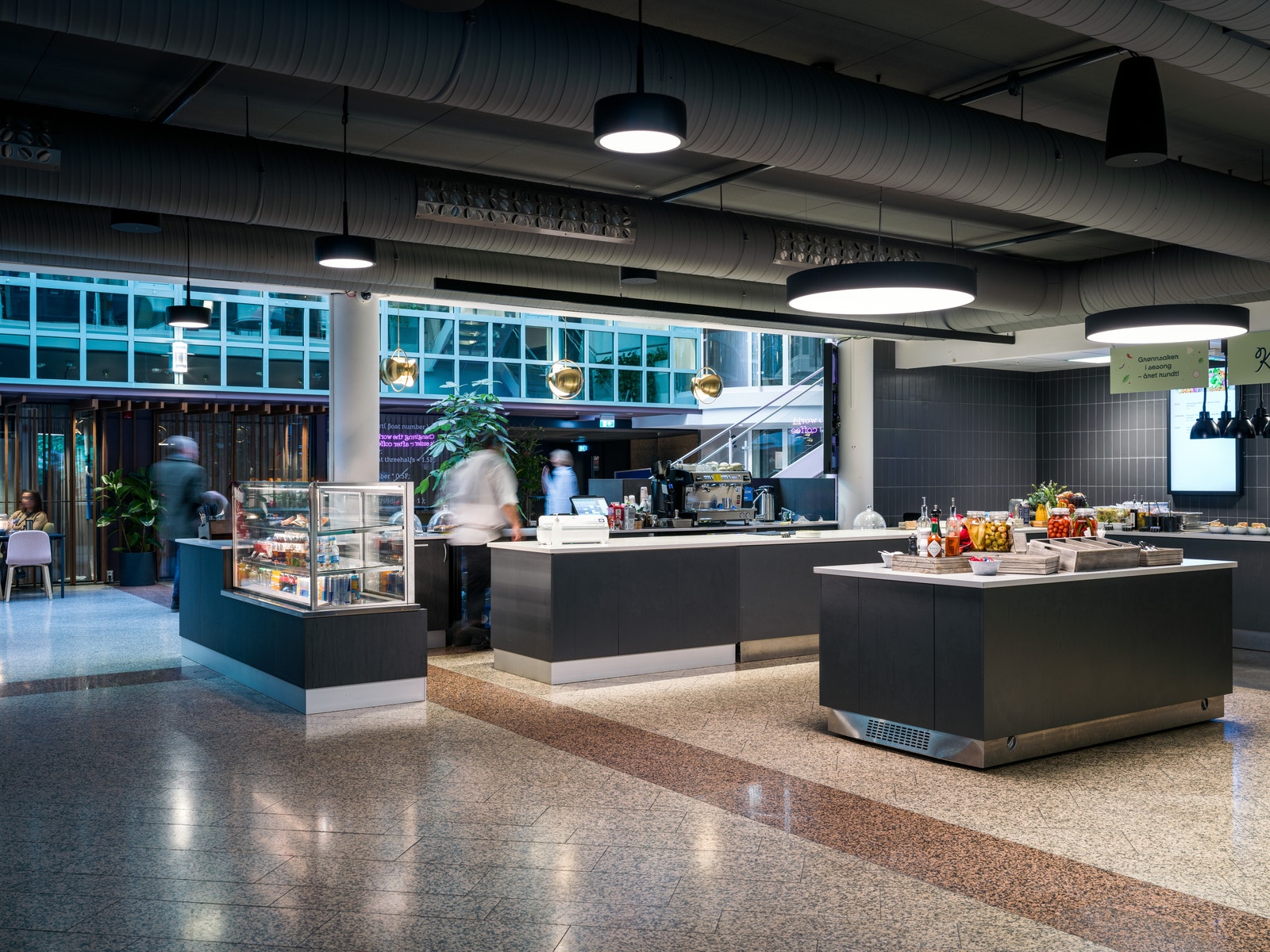 Delikat personal restaurant med variert bespisning tilbud. Galleribilde