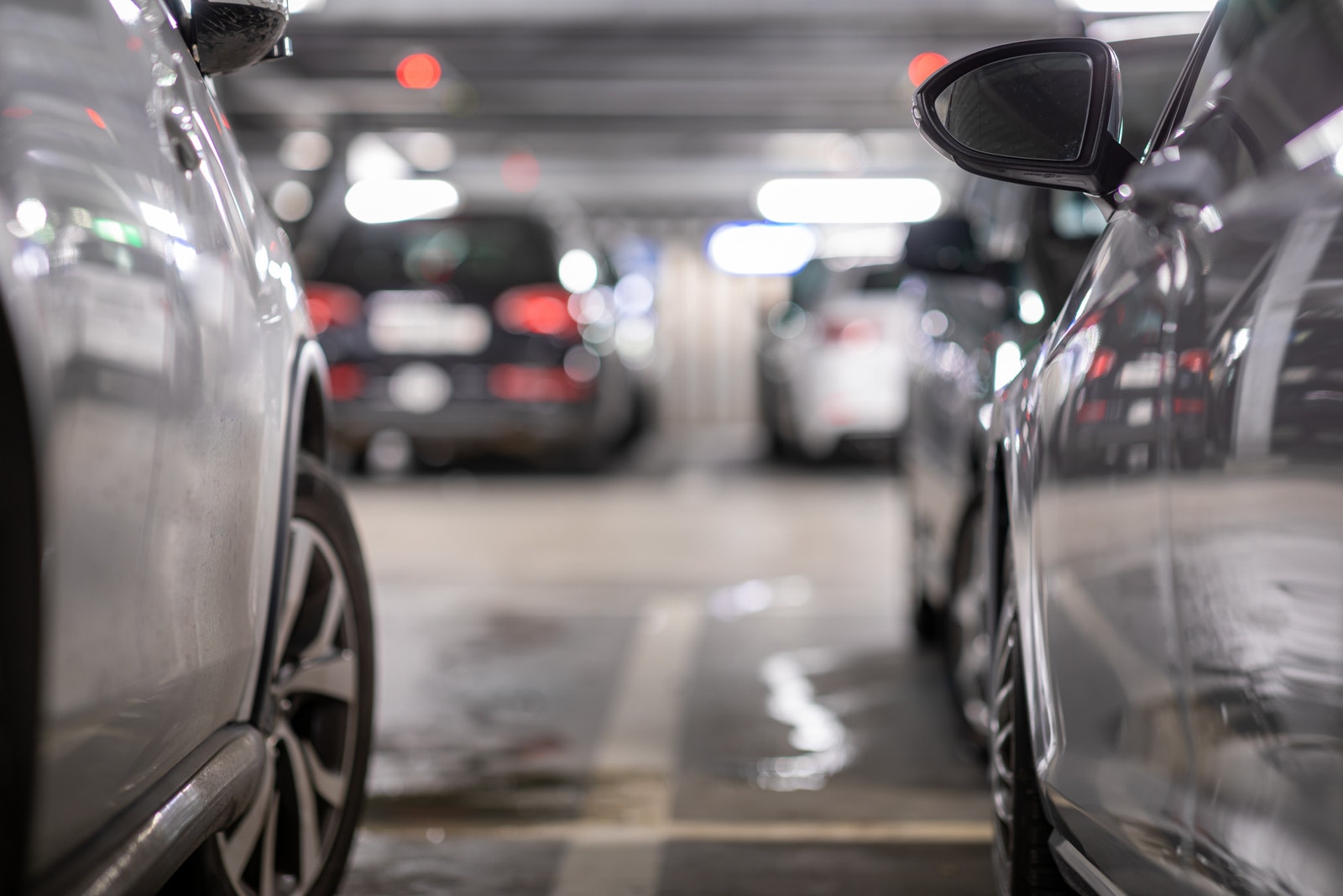 Parking i kjeller Galleribilde