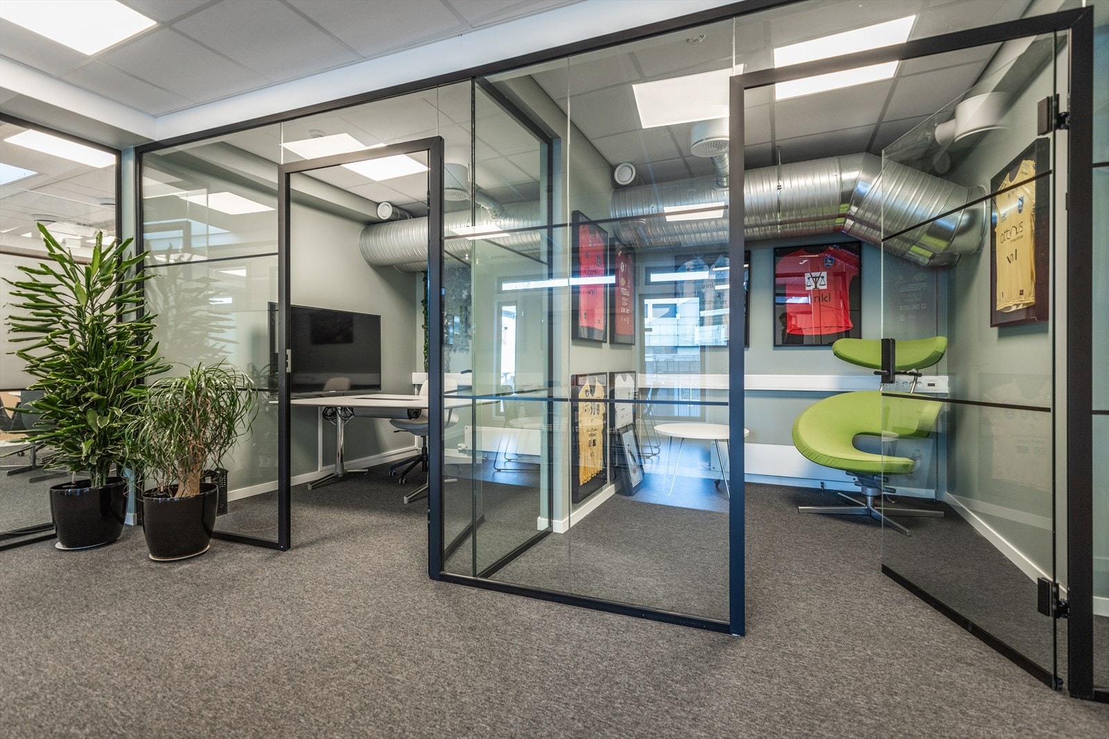 2 stillerom kan også fungere som gjestekontor. Galleribilde