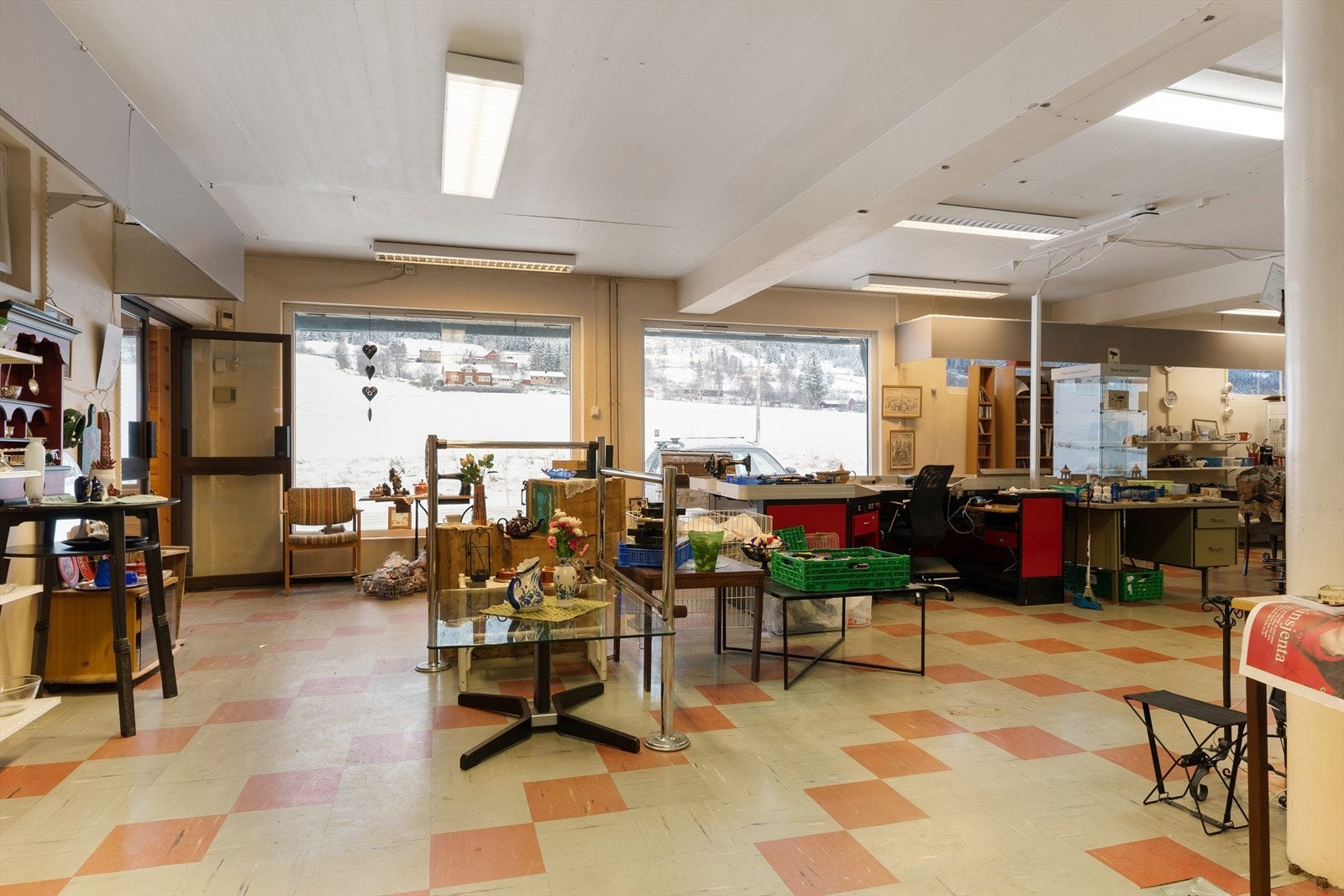 Bruktbutikk i dag - tidligere butikklokalet Galleribilde