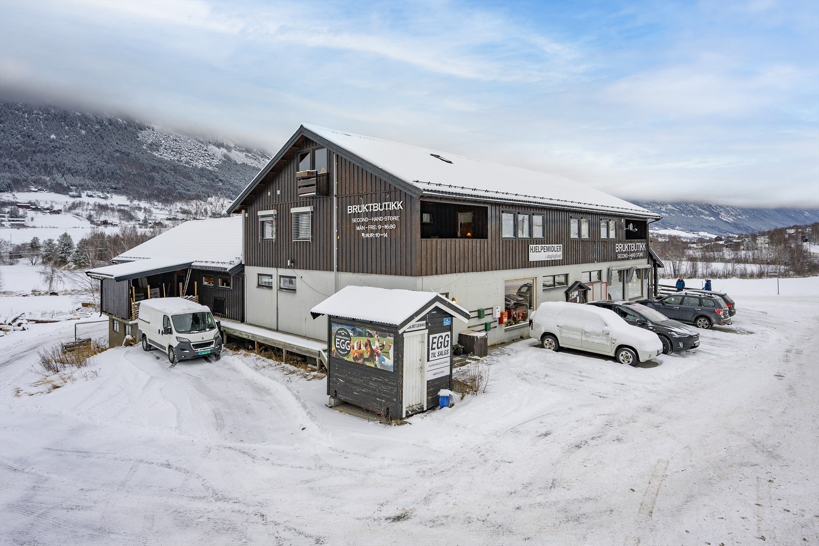 God plass til parkering langs vegen Galleribilde