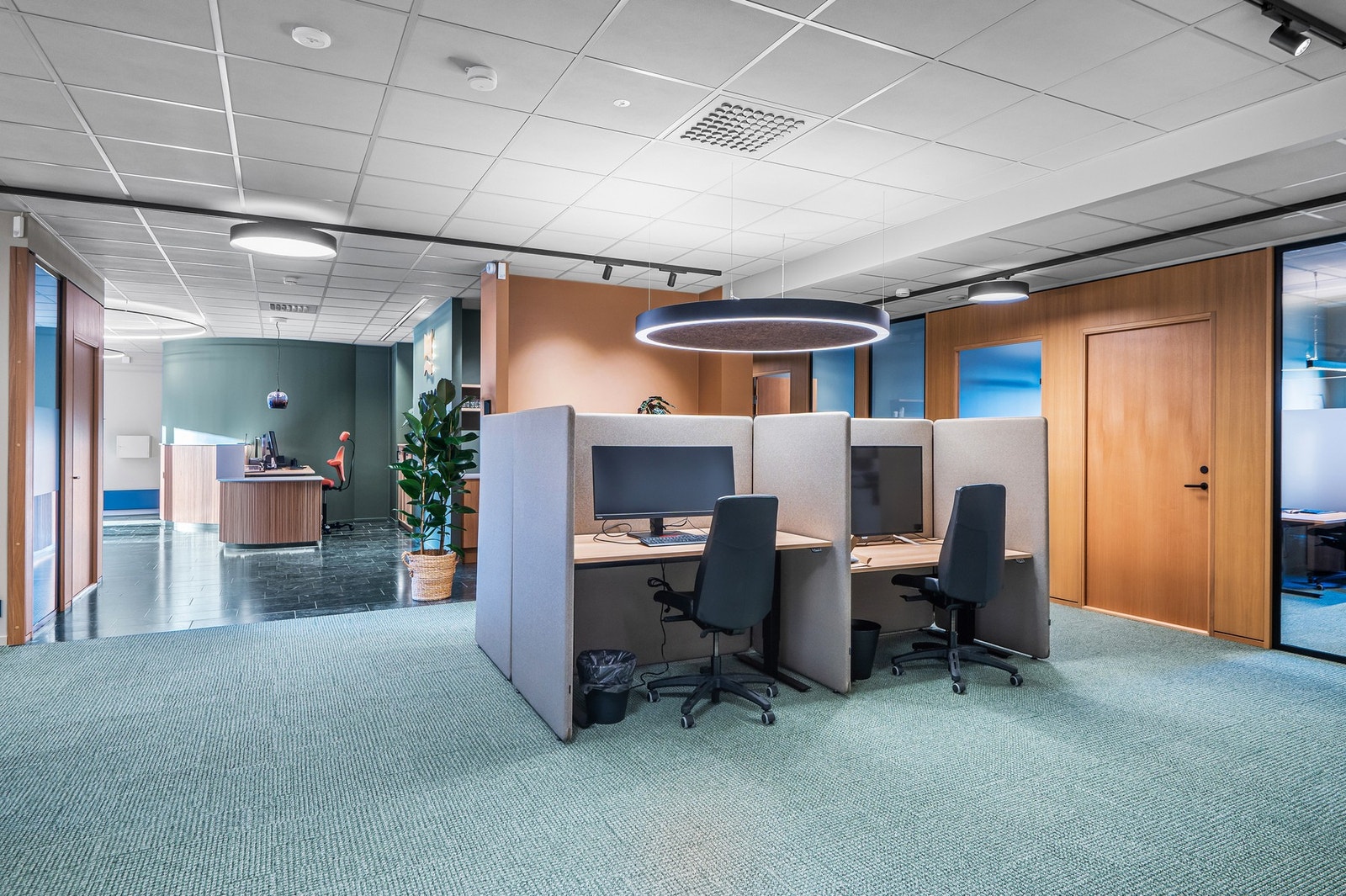 1. etg. Nidaros Sparebank - åpent kontorlandskap Galleribilde