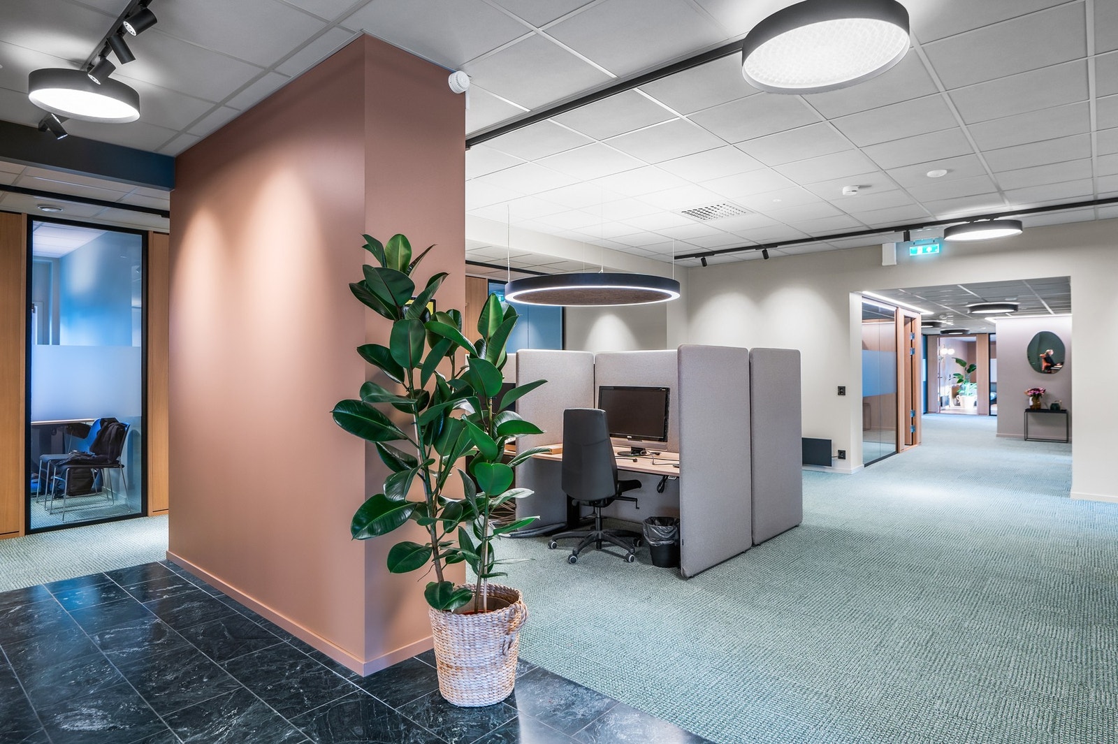 1. etg. Nidaros Sparebank - åpent kontorlandskap Galleribilde