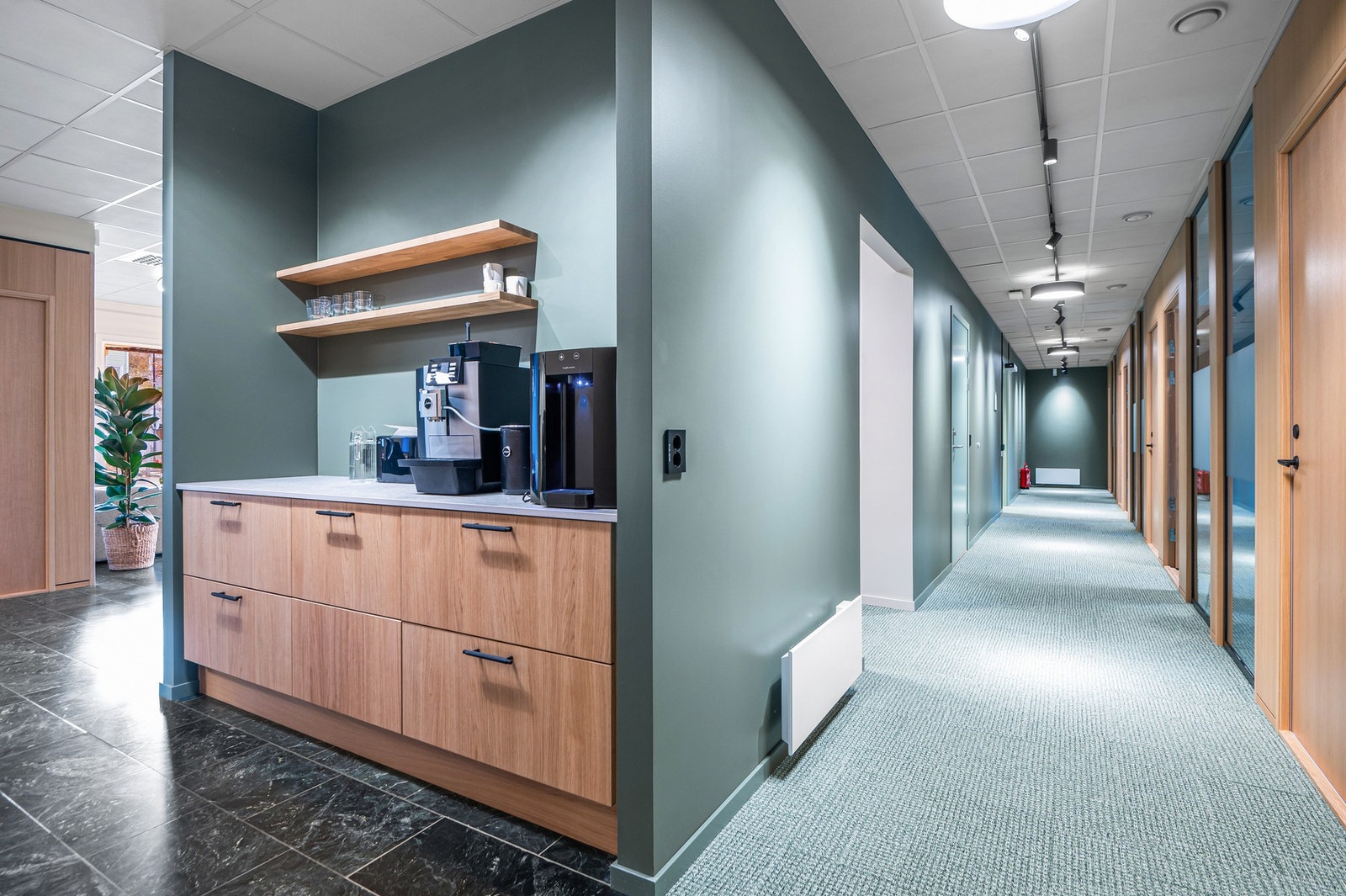 1. etg. Nidaros Sparebank - åpent kontorlandskap Galleribilde