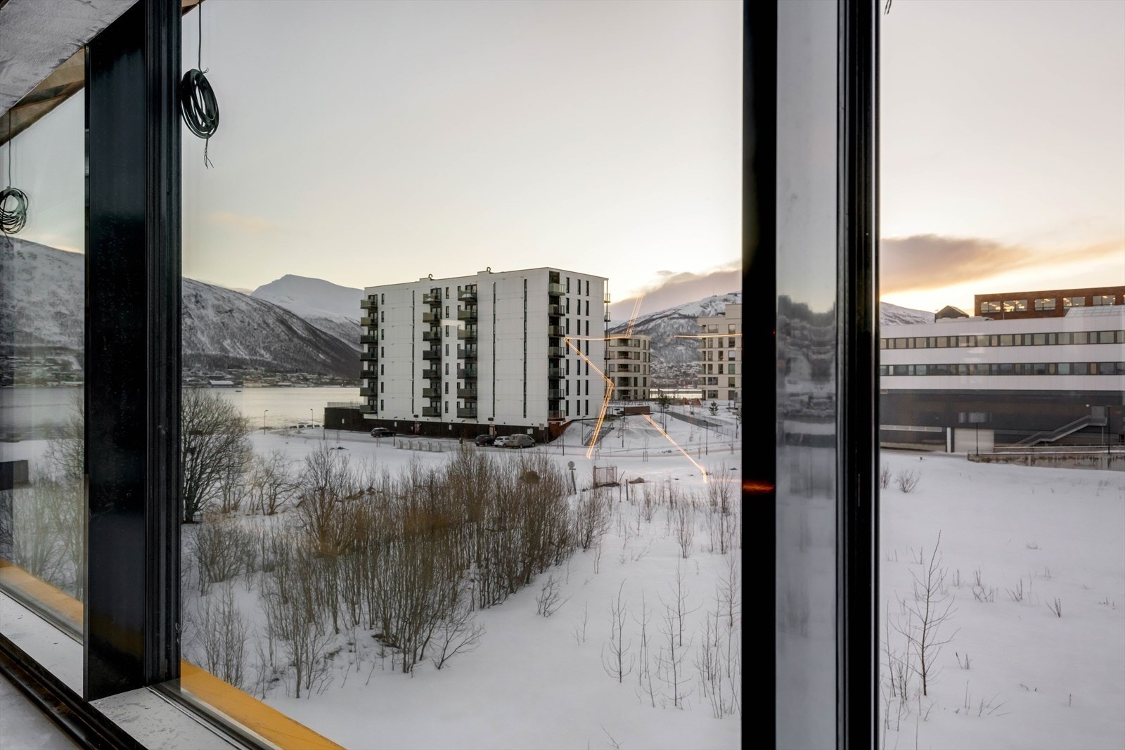 Tromsdalstinden nytes i godt vær Galleribilde