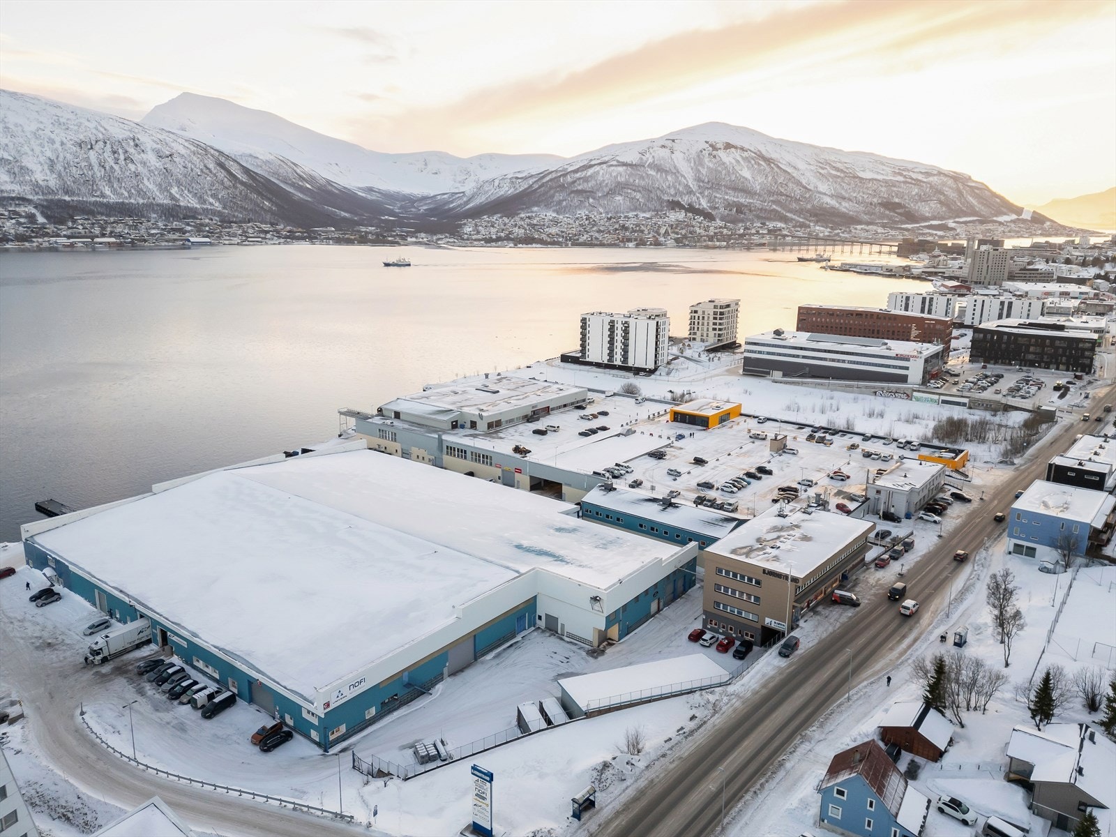 God parkering på hele eiendommen Galleribilde