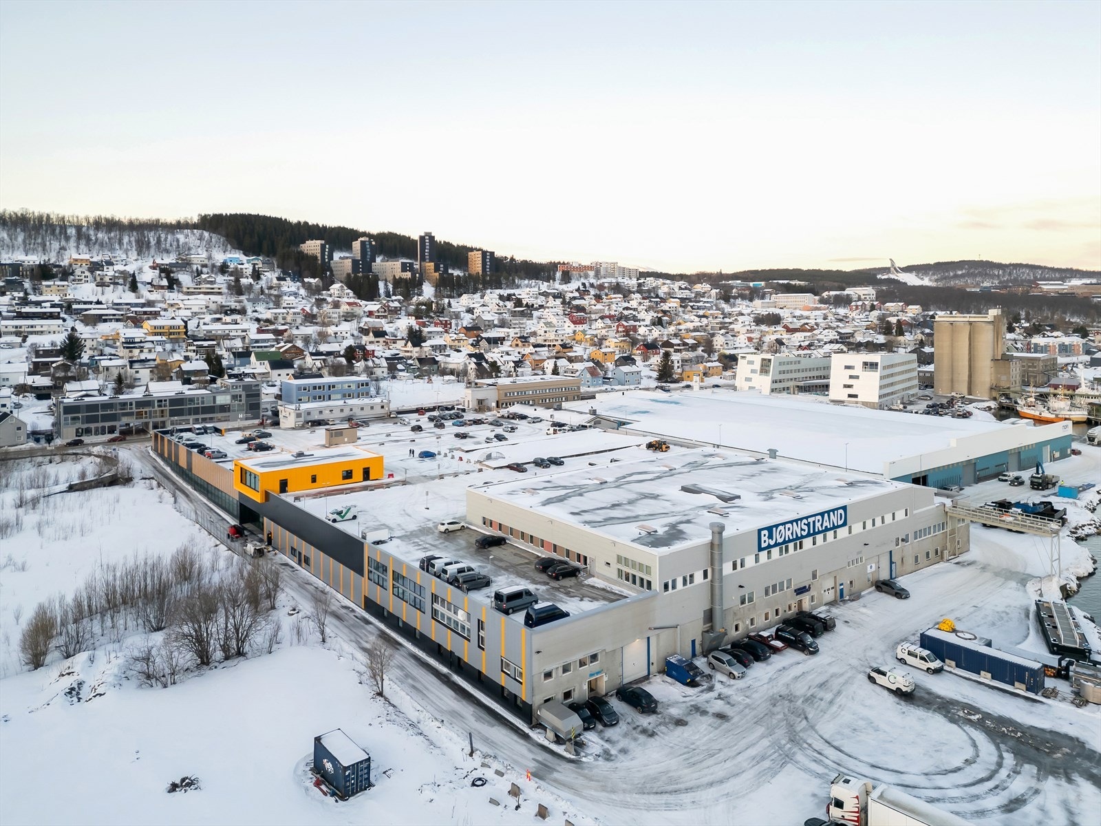 Bjørnstrand ligger sentralt på Stakkevollvegen Galleribilde