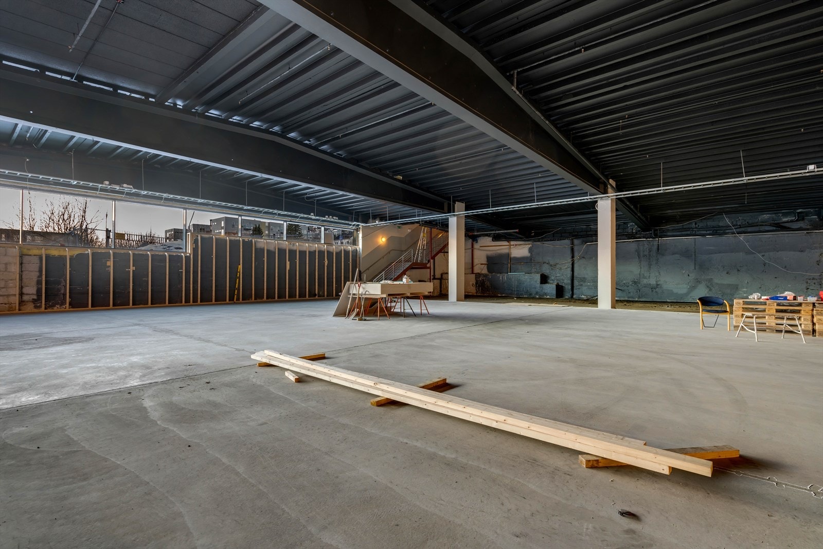 Lokale 1:
Sprøytemalt tak, nystøpt gulv Galleribilde