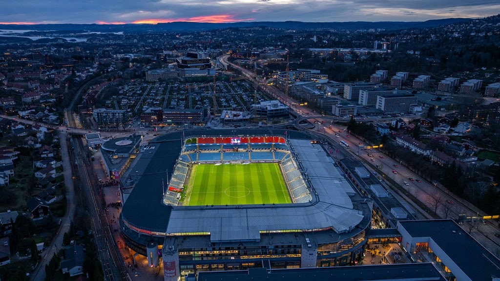 Ullevaal stadion har en sentral beliggenhet rett ved T-bane, buss, flybuss, trikk og Ring 3. Bilde tatt av Jan-Petter Dahl/TV2. Galleribilde