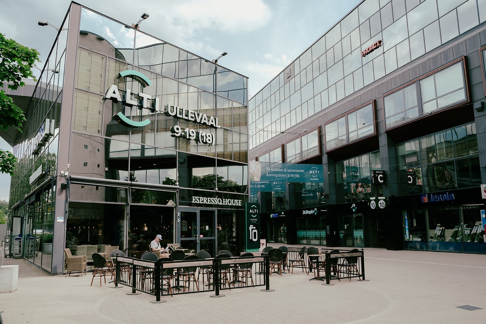 Alti Ullevaal. Et kjøpesenter med "alt" du trenger. Galleribilde