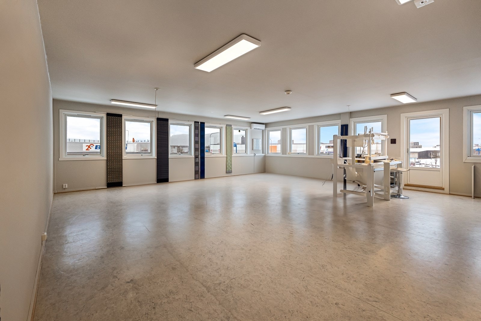 Åpent og stort lokale i næringsdelen. Galleribilde