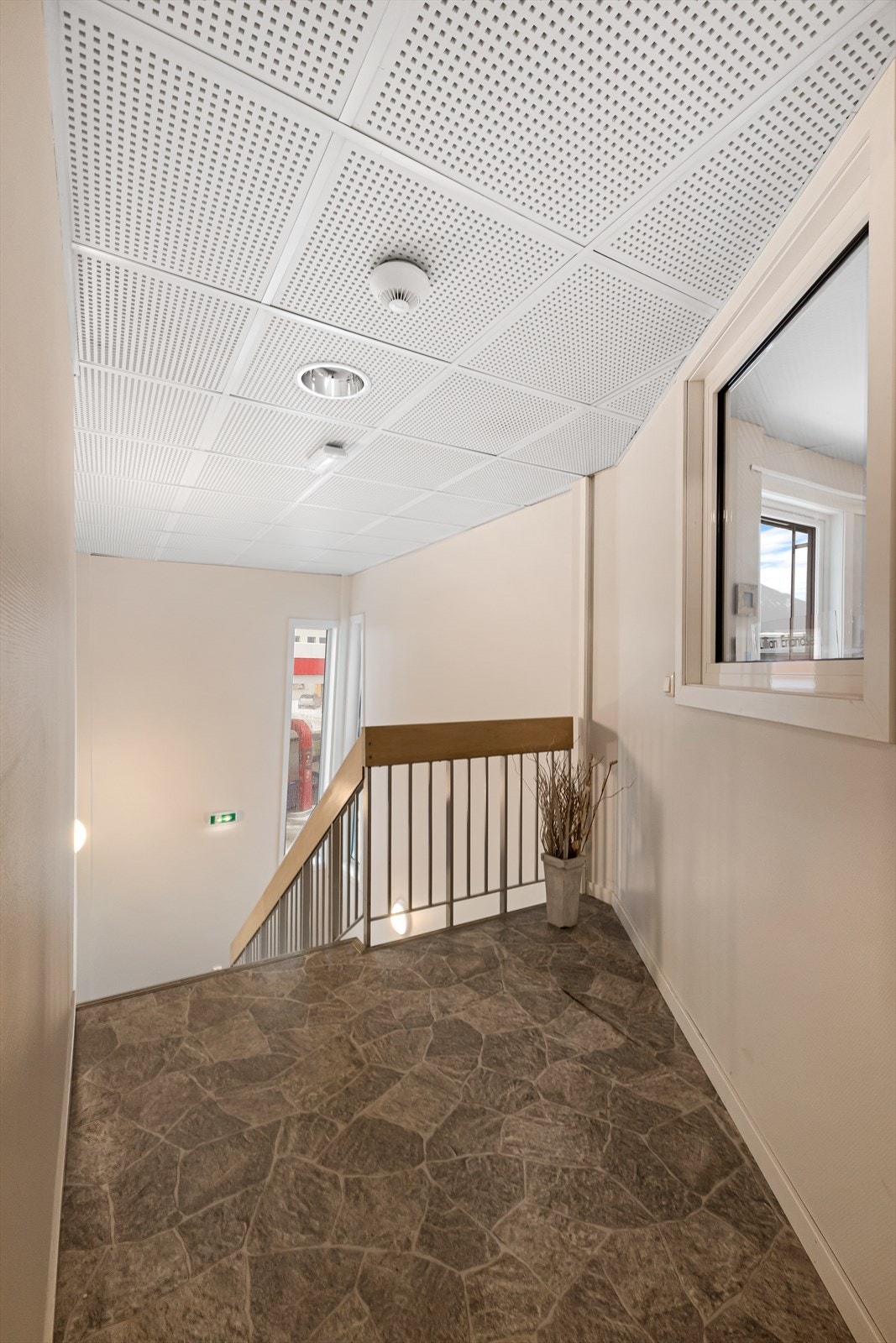 Trappegang som går opp fra bakkeplan til 2.etg. Galleribilde