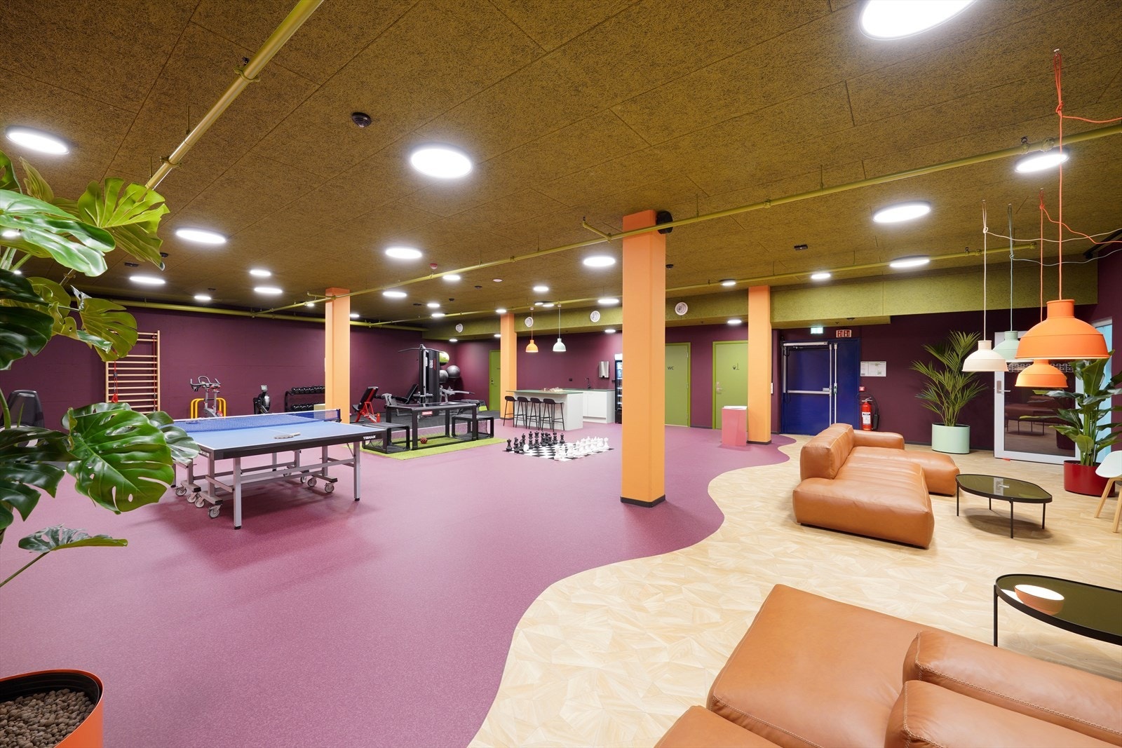 Moderne aktivitetsrom for både trening og sosiale treff. Stilfullt design med god belysning. Galleribilde