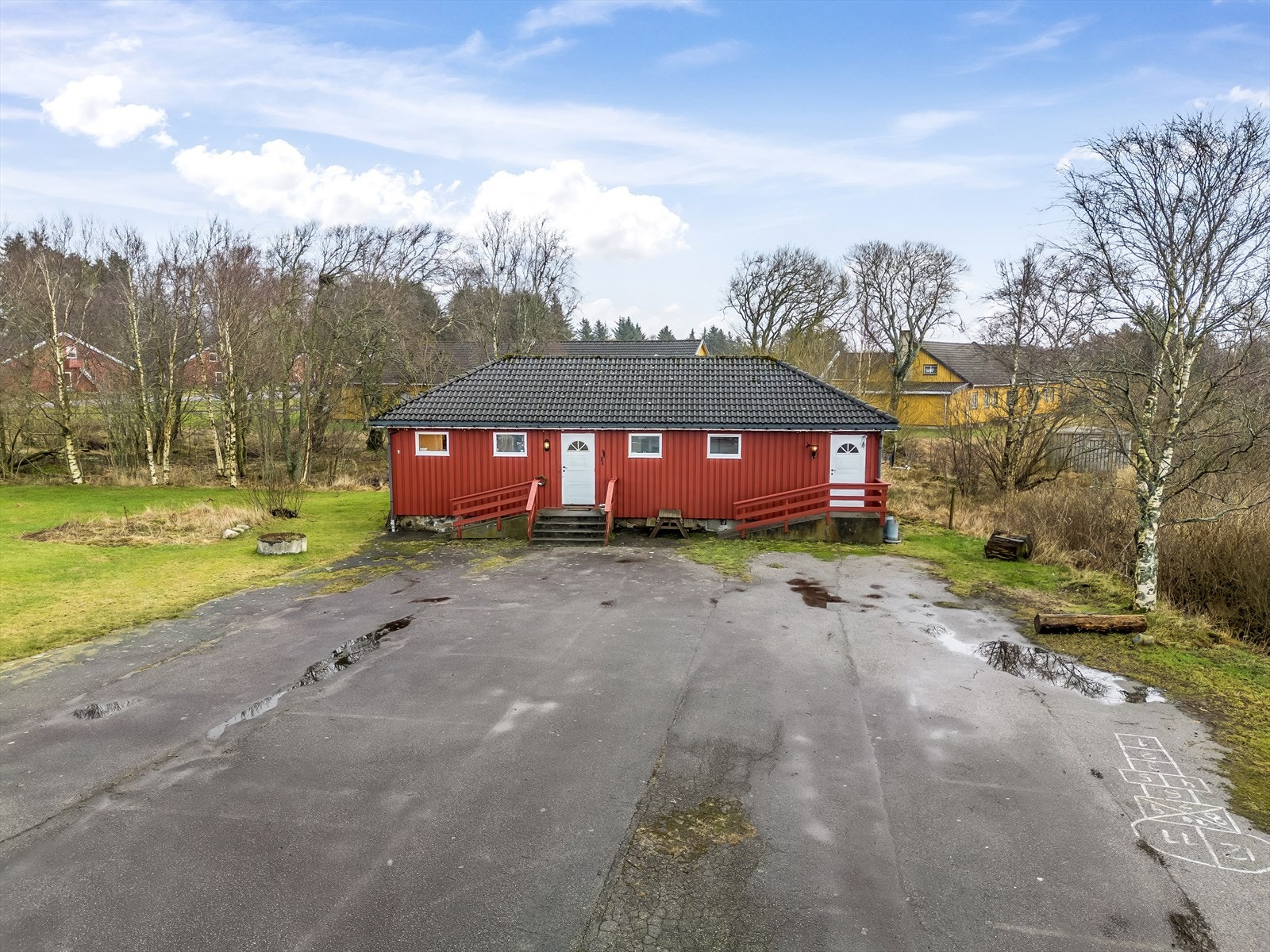Frittliggende bygg innredet som bolig Galleribilde
