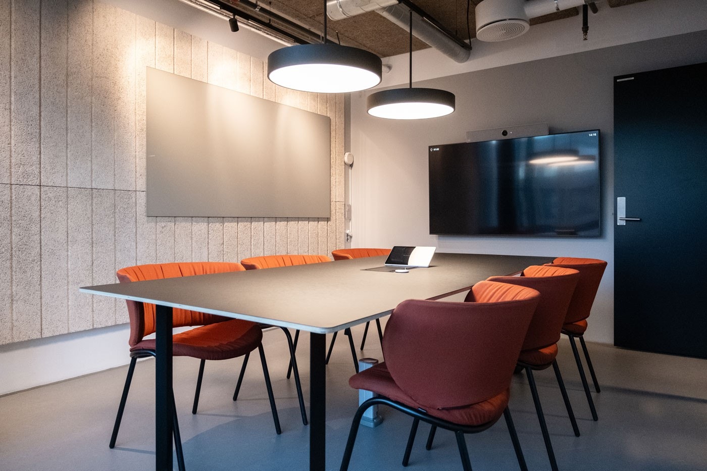 Møterom med moderne AV-utstyr Galleribilde