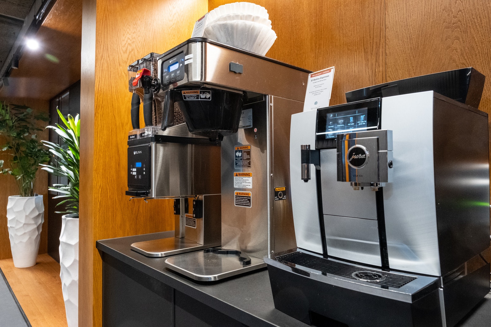 Felleskjøkken med rikelig tilgang til det sorte gull Galleribilde