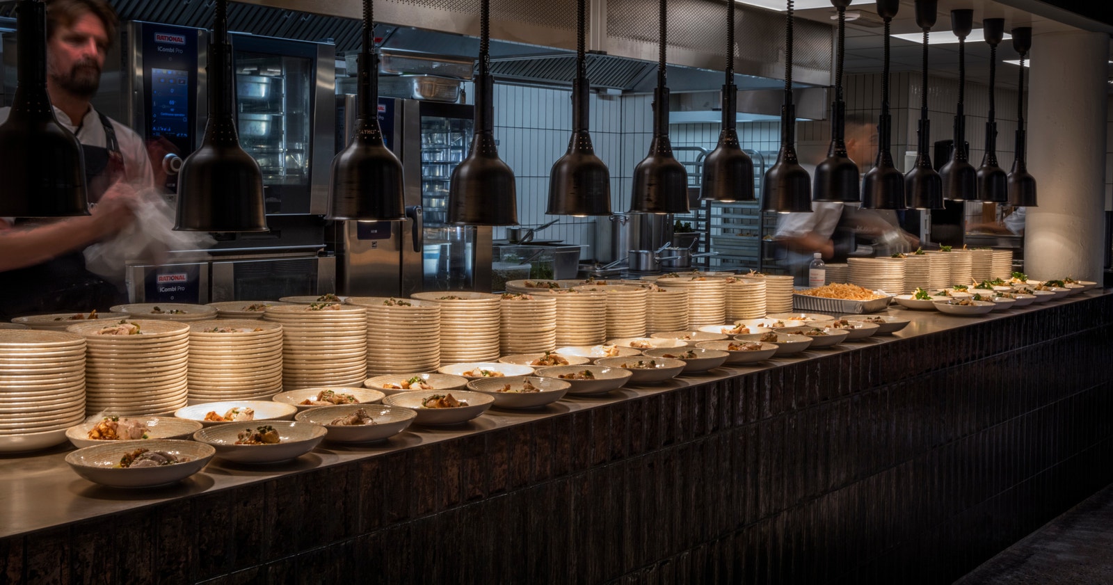 Hver dag byr i tillegg til buffeten på to hovedretter, hvorav en er vegetarisk, i tillegg til dagens suppe. Galleribilde