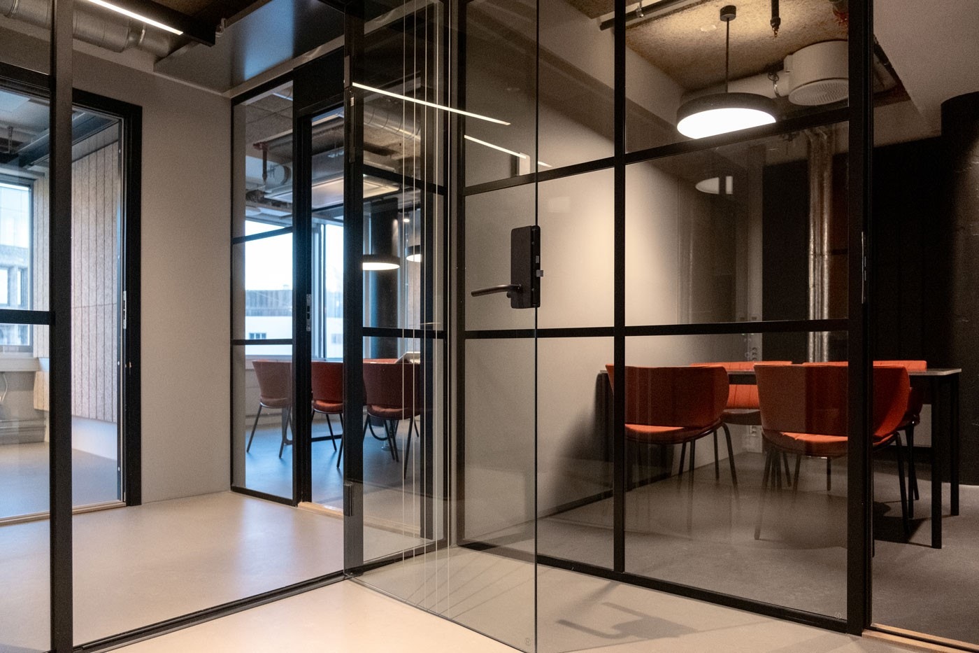 Alle kontorer i tårnet på Rebel har egne møte/multirom Galleribilde