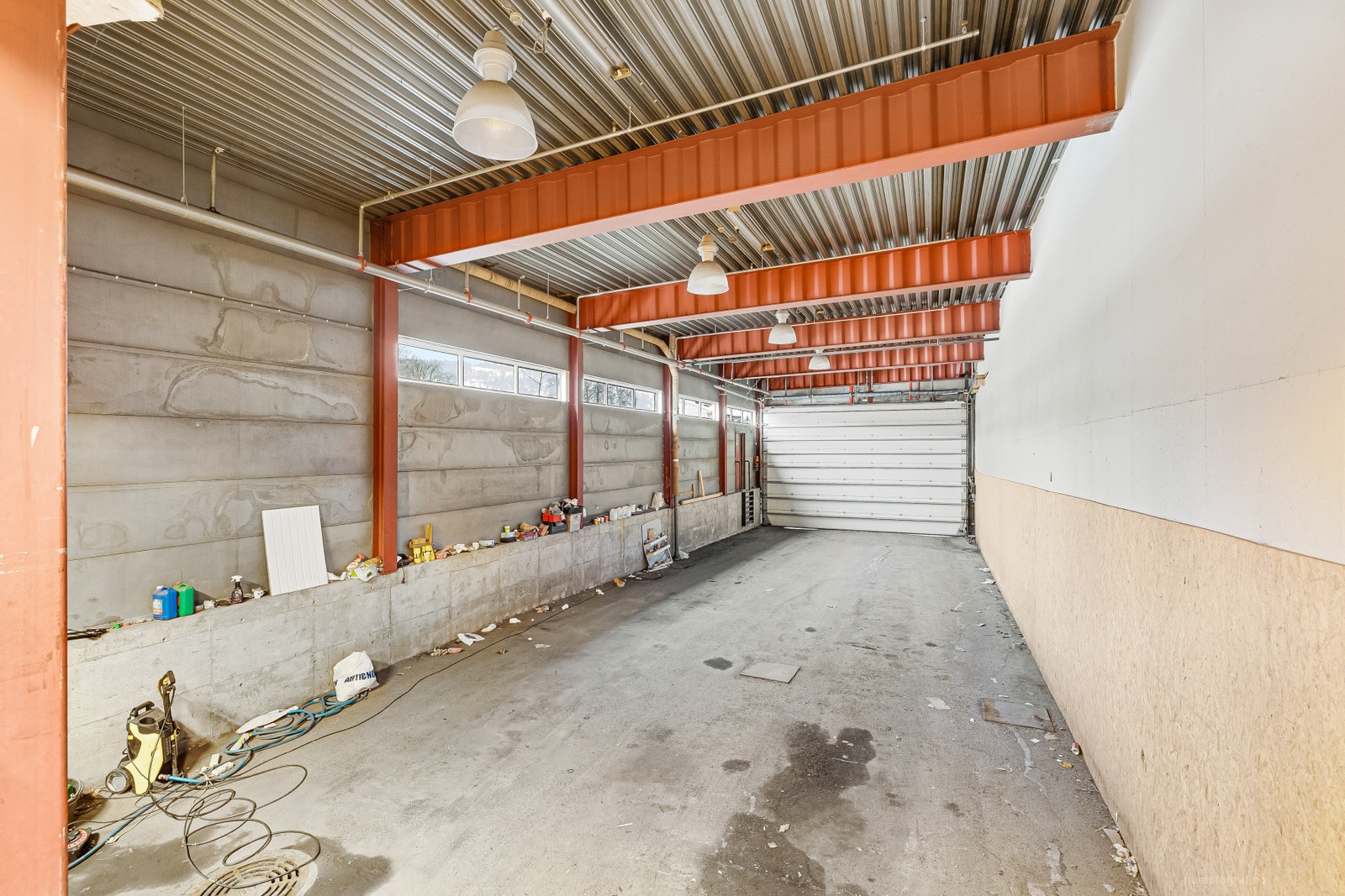 Det er god tilkomst til lokalene via rampe- og kjøreport. Galleribilde