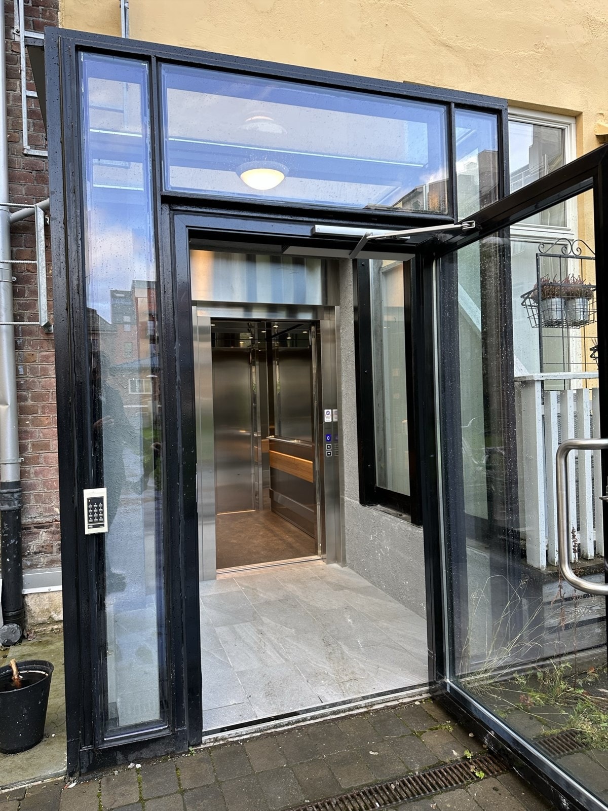 Inngang heis Galleribilde