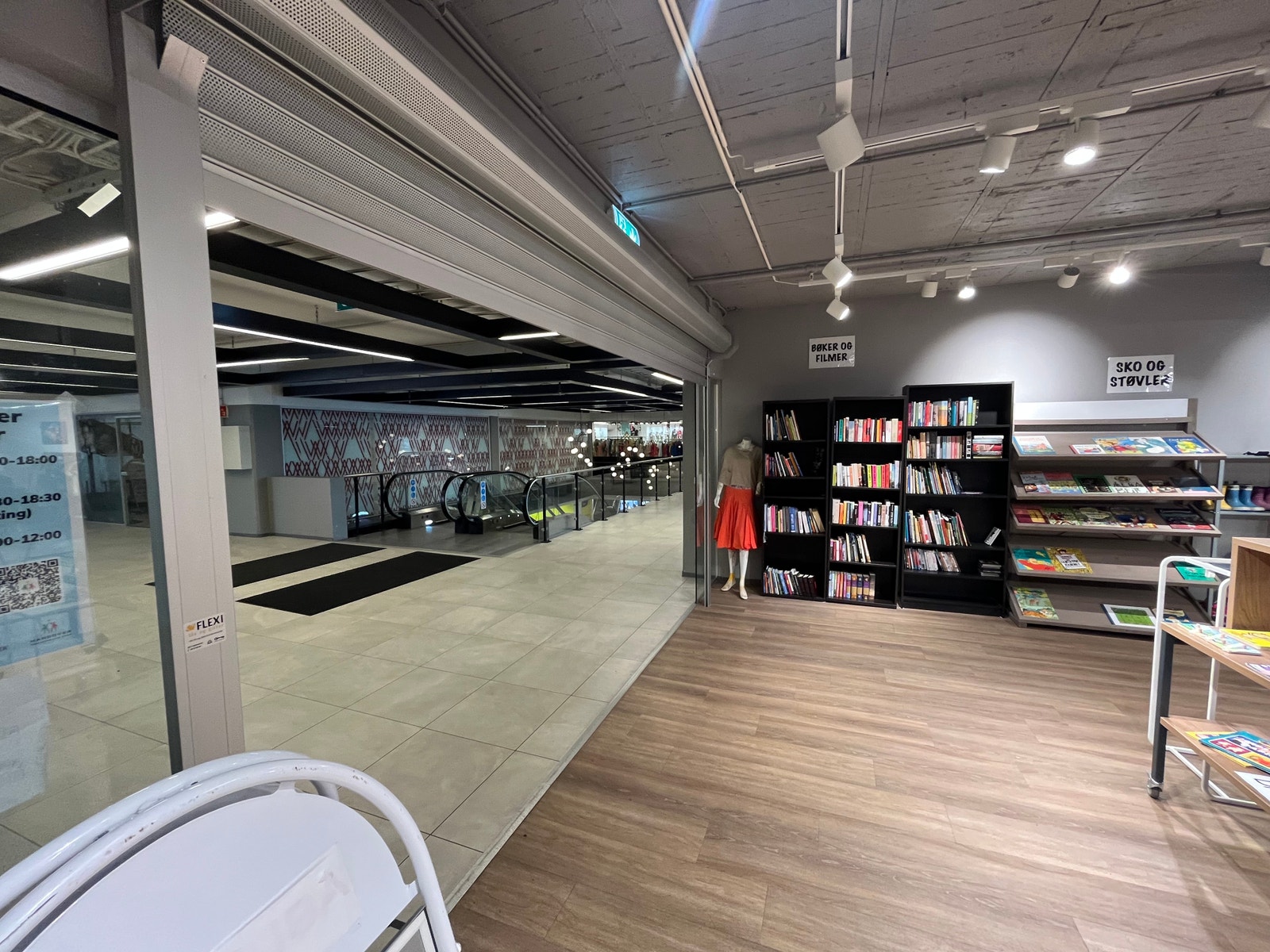 God eksponering rett ved Rema 1000 og Rulletrappa Galleribilde