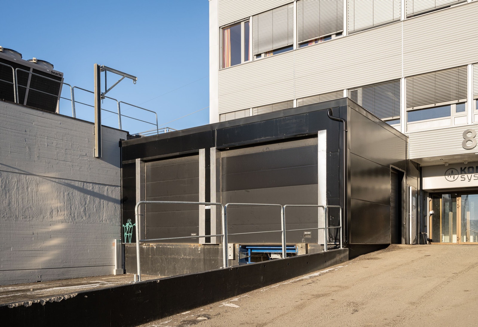 Varmekabler i bakken og løftebord på det ene løpet. Galleribilde