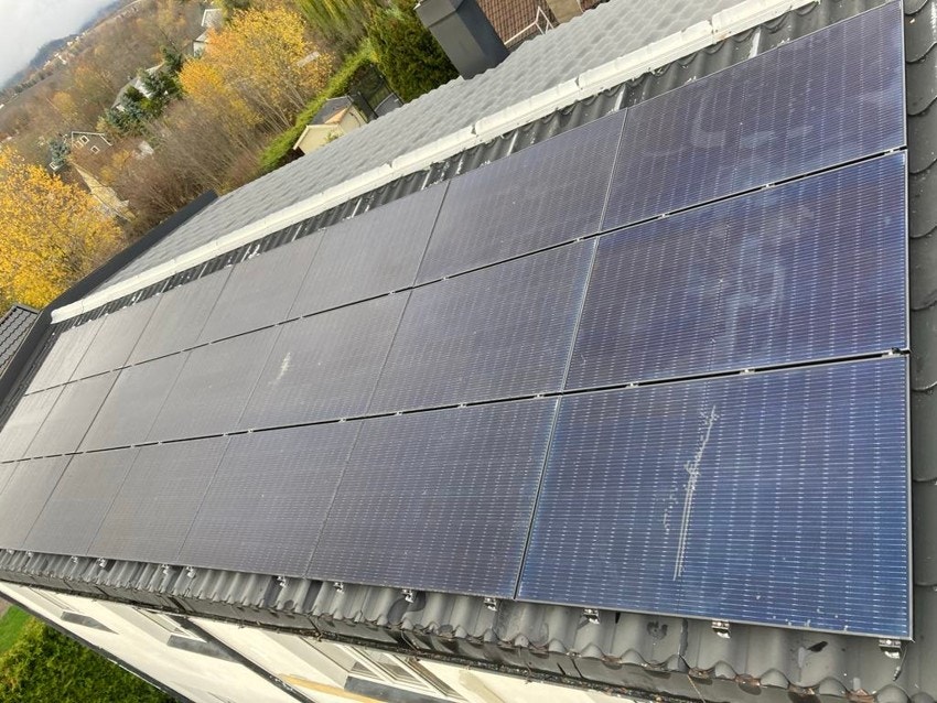 Solceller tak over kontorer Galleribilde