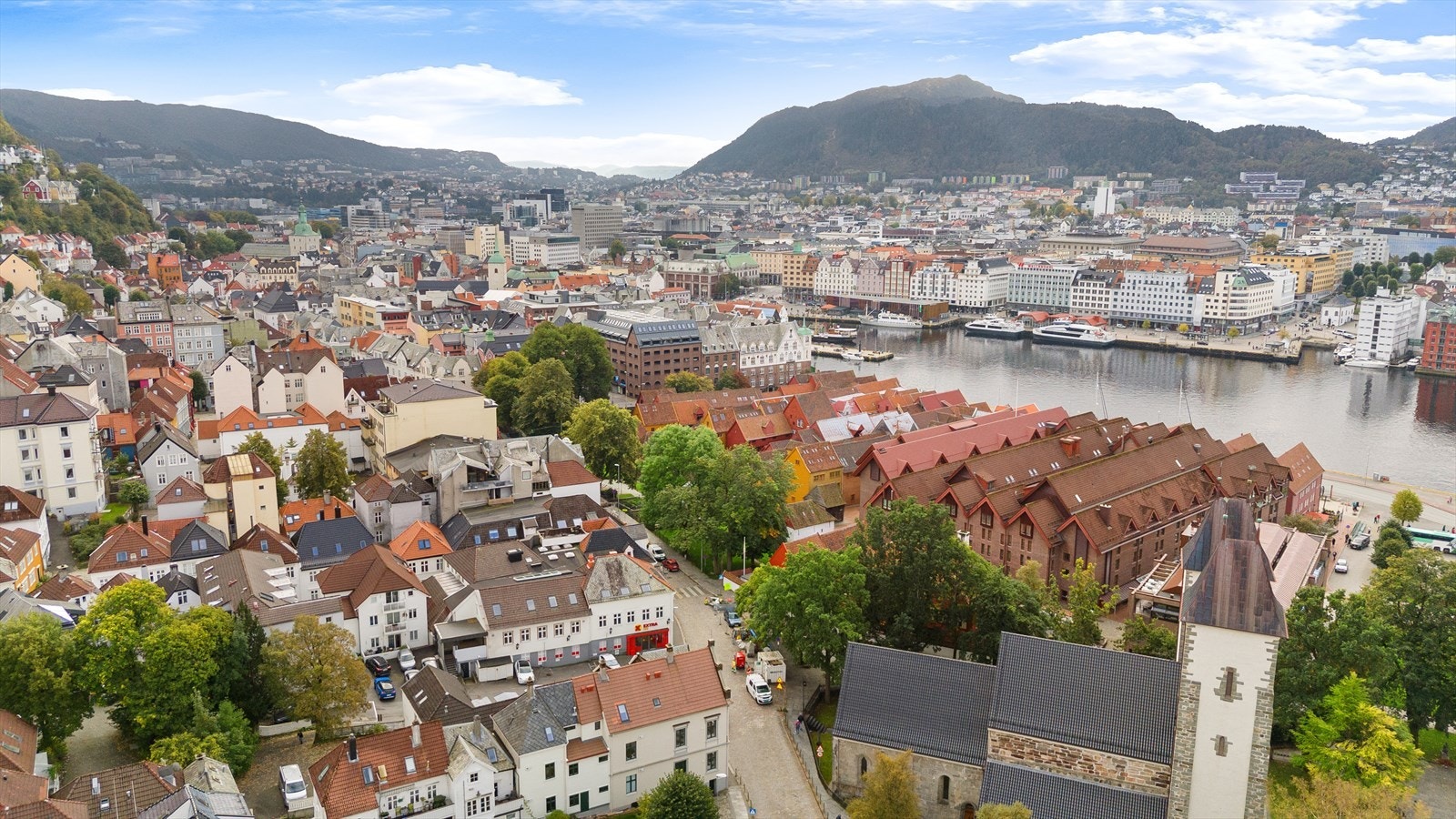 Tomten kan besiktiges på egenhånd eller etter avtale med megler Galleribilde