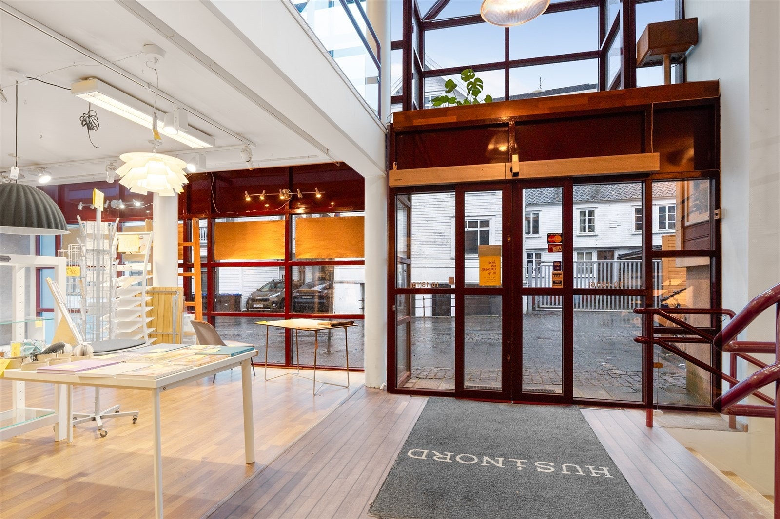 Butikkdel over flere plan. Hus i Nord interiørbutikk har hatt stor suksess i lokalene i 25 år Galleribilde